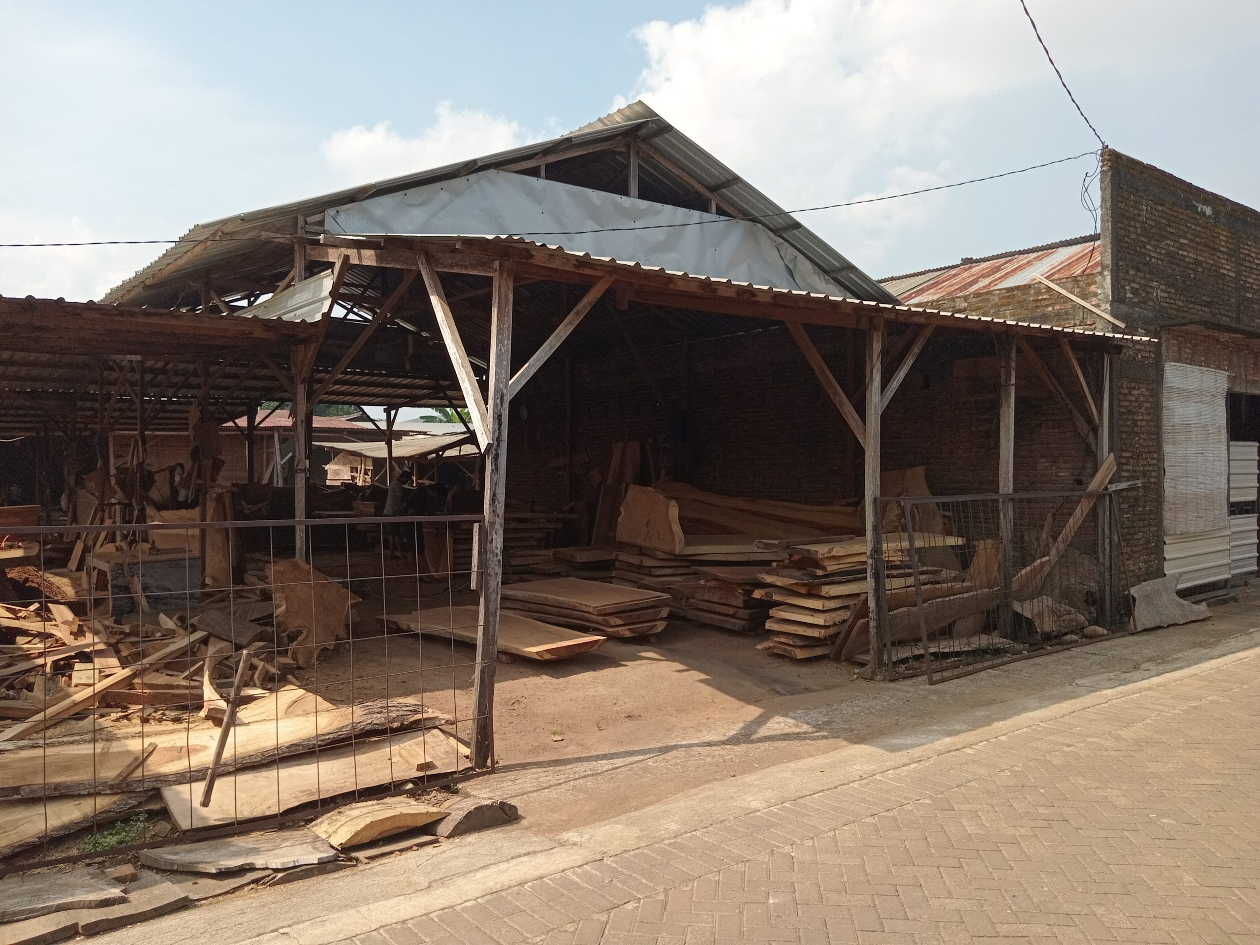 Workshop Mebel Trembesi Jepara di Mulyoharjo Jepara